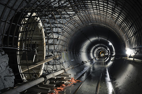 Exploitation minière, creusement de tunnels et construction