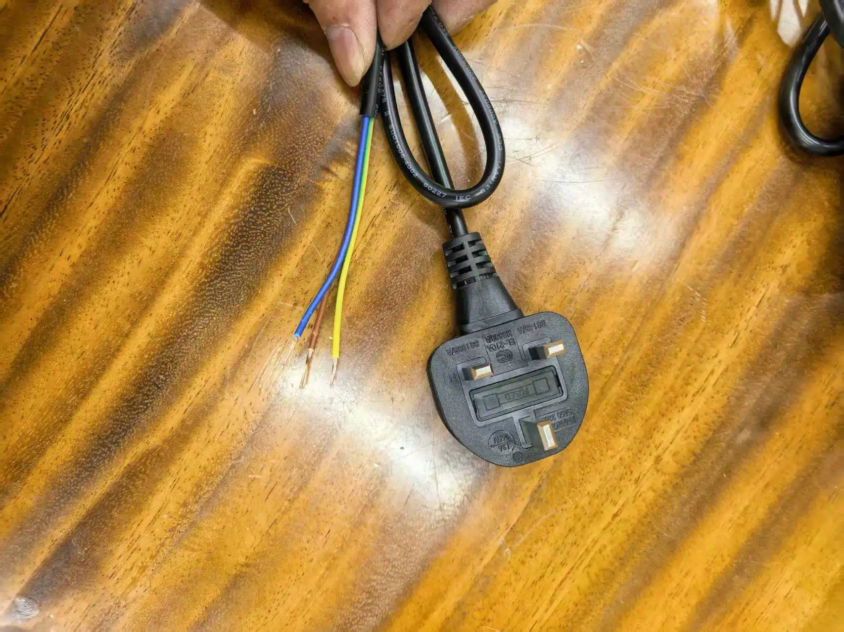 UK standard fused plug for Longwell AC duct fan
