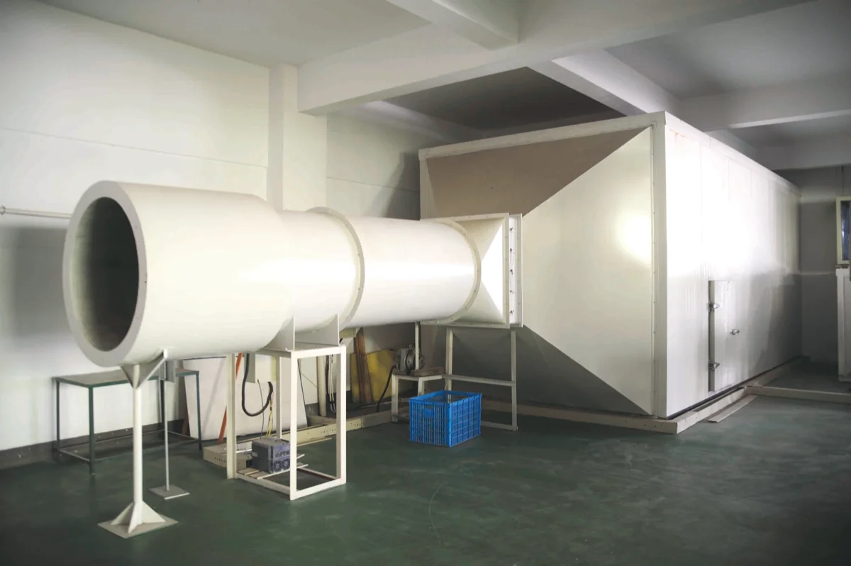 Longwell airflow test room showing visible duct and chamber structure for pressure-measurement context