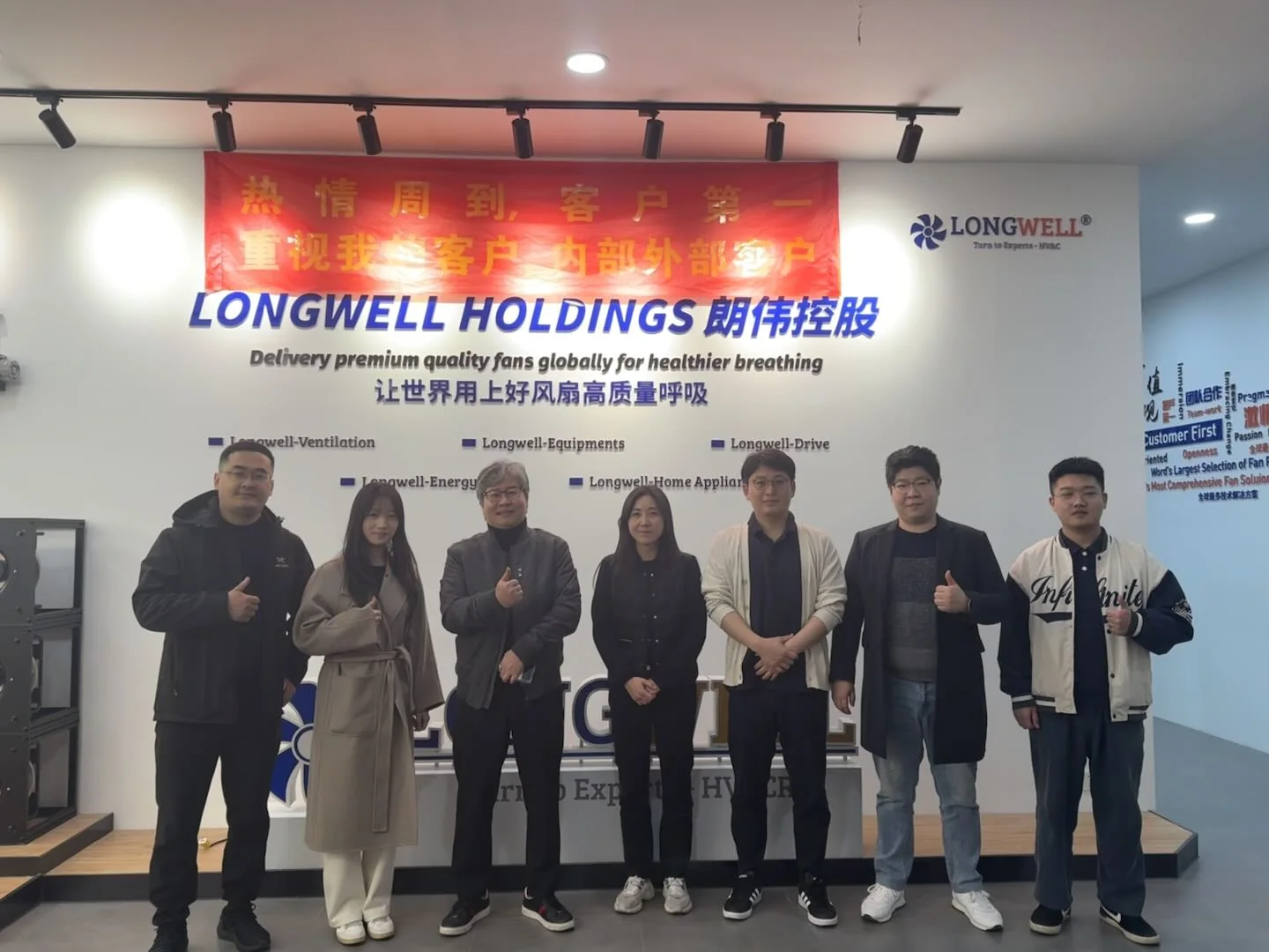 Customer representatives and LONGWELL staff together on site.