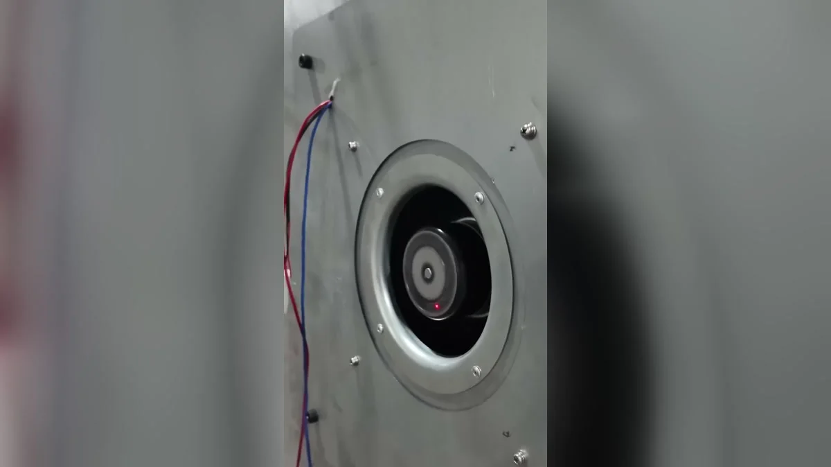 Fan mounted inside an enclosed performance test setting